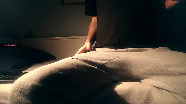 Snapshot of an4y8ot chatting on 12.14.24 an4y8ot online show from 12.14.24