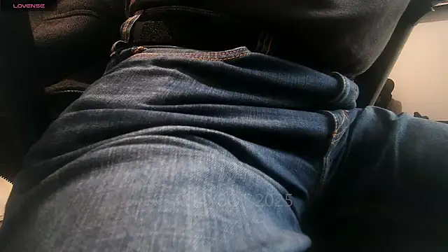 Snapshot of an4y8ot chatting on 01.18.25 an4y8ot online show from 01.18.25