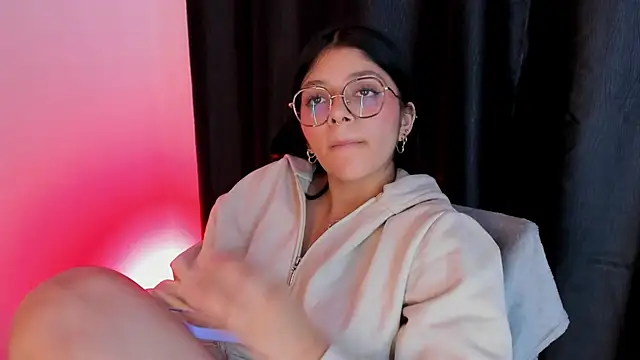 Snapshot of lana_dol chatting on 02.19.25 lana dol online show from 02.19.25