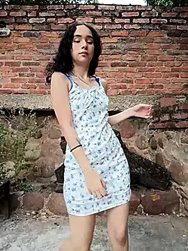 sweet outdoor charm online show from 03.04.26