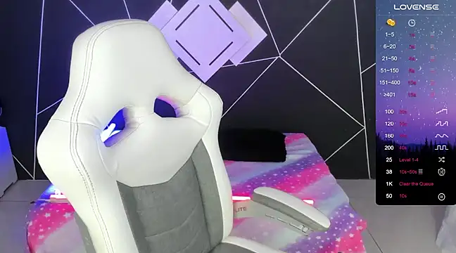 Snapshot of sofiakey chatting on 12.30.24 sofiakey online show from 12.30.24