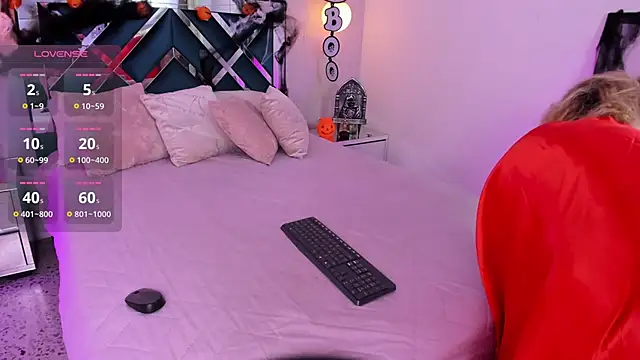 Snapshot of ibella7 chatting on 10.29.25 ibella7 online show from 10.29.25