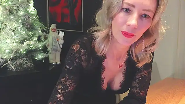 Snapshot of _Maddalena_ chatting on 12.24.24 Maddalena online show from 12.24.24