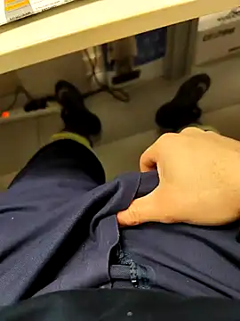 Snapshot of coppiapazza chatting on 12.21.24 coppiapazza online show from 12.21.24