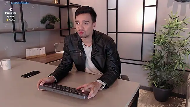 Edward max online show from 01.12.25