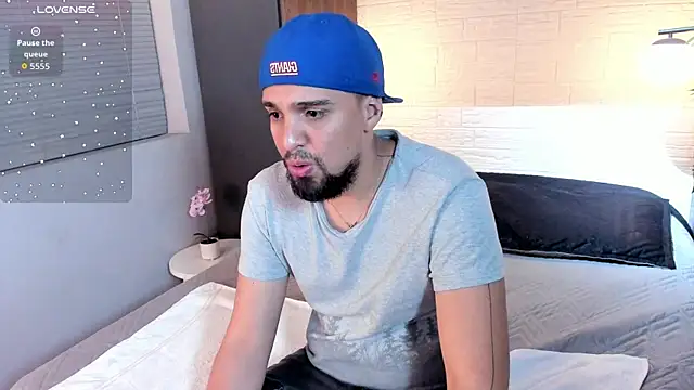 Snapshot of Edward_max chatting on 10.05.25 Edward max online show from 10.05.25