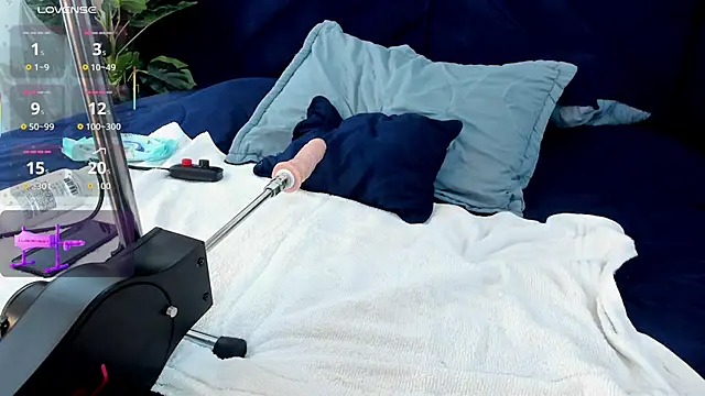 Snapshot of Edward_max chatting on 10.17.25 Edward max online show from 10.17.25