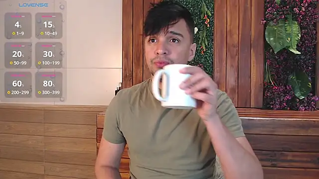 Snapshot of Edward_max chatting on 10.18.25 Edward max online show from 10.18.25