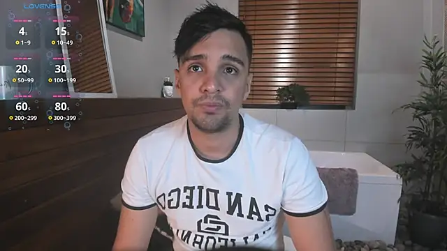 Snapshot of Edward_max chatting on 10.18.25 Edward max online show from 10.18.25