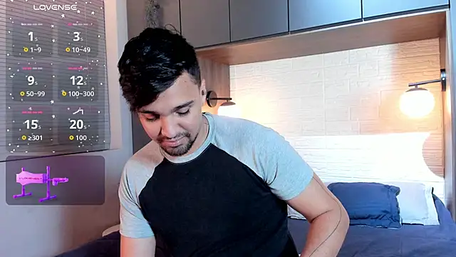 Snapshot of Edward_max chatting on 10.24.25 Edward max online show from 10.24.25