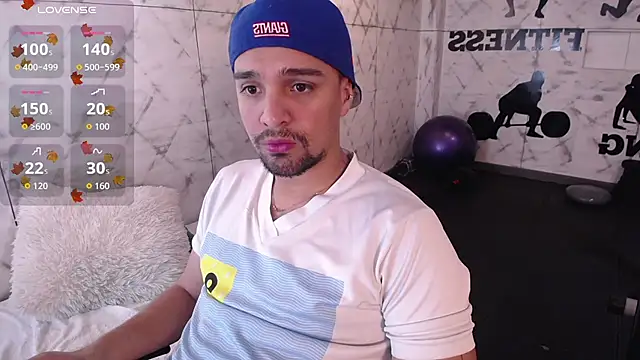 Snapshot of Edward_max chatting on 10.29.25 Edward max online show from 10.29.25