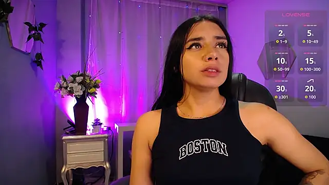 Snapshot of Kylie_golden chatting on 09.17.25 Kylie golden online show from 09.17.25