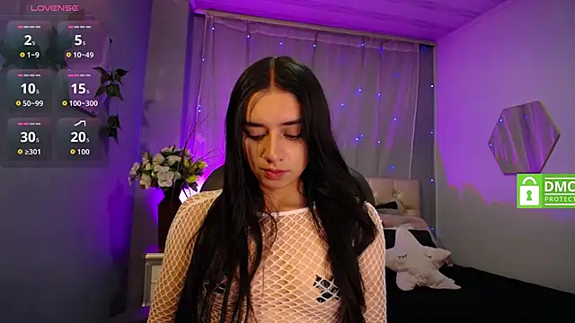 Snapshot of Kylie_golden chatting on 09.29.25 Kylie golden online show from 09.29.25