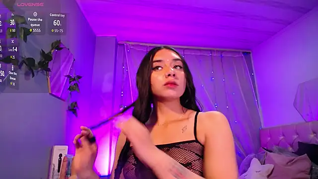 Snapshot of Kylie_golden chatting on 10.14.25 Kylie golden online show from 10.14.25