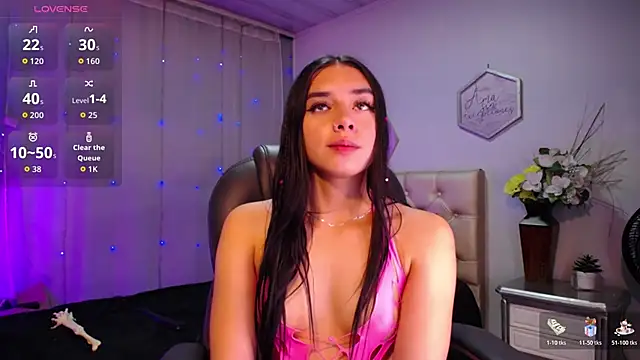 Snapshot of Kylie_golden chatting on 10.19.25 Kylie golden online show from 10.19.25