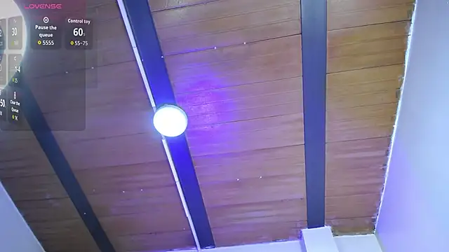 Snapshot of Kylie_golden chatting on 11.07.25 Kylie golden online show from 11.07.25