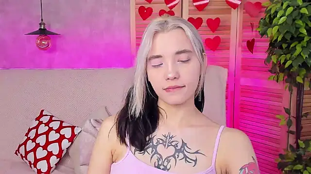 as1an girlfriend online show from 02.19.25