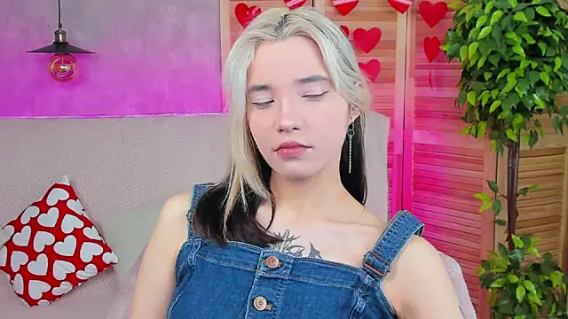 as1an girlfriend online show from 02.25.25