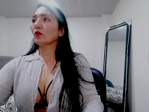 Snapshot of Hanna-33 chatting on 09.10.25 Hanna-33 online show from 09.10.25