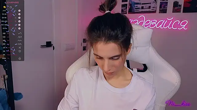 Snapshot of _ni_kiss chatting on 10.01.25 ni kiss online show from 10.01.25