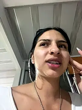 Snapshot of Hilary_pinkk chatting on 10.08.25 Hilary pinkk online show from 10.08.25