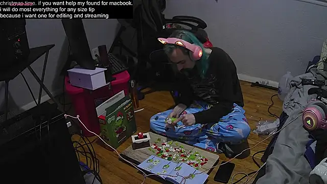 Snapshot of tallnerdyguy chatting on 12.31.24 tallnerdyguy online show from 12.31.24