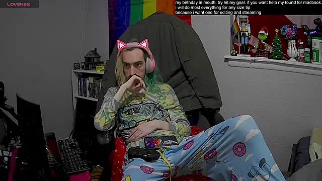 Snapshot of tallnerdyguy chatting on 02.03.25 tallnerdyguy online show from 02.03.25