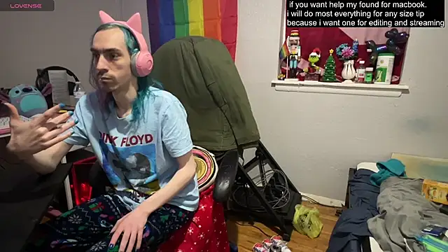 Snapshot of tallnerdyguy chatting on 03.15.25 tallnerdyguy online show from 03.15.25