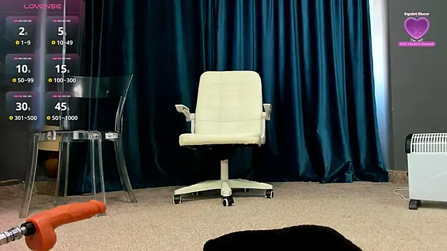 LaurynCopper online show from 11.03.25