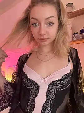 Snapshot of melissa_grr chatting on 10.15.25 melissa grr online show from 10.15.25