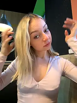 Snapshot of melissa_grr chatting on 10.31.25 melissa grr online show from 10.31.25