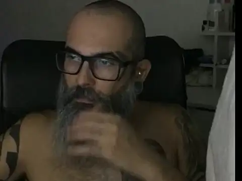 Snapshot of cabine103 chatting on 04.04.26 cabine103 online show from 04.04.26