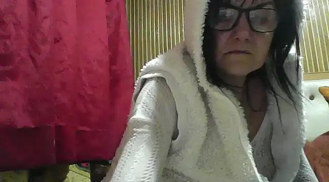 Snapshot of AlanaLaDream chatting on 02.08.25 AlanaLaDream online show from 02.08.25