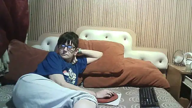 Snapshot of AlanaLaDream chatting on 09.24.25 AlanaLaDream online show from 09.24.25