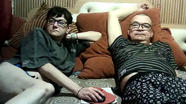 Snapshot of AlanaLaDream chatting on 10.04.25 AlanaLaDream online show from 10.04.25