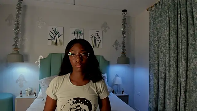 Khenta Michells online show from 02.05.25