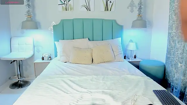 Khenta Michells online show from 03.02.25