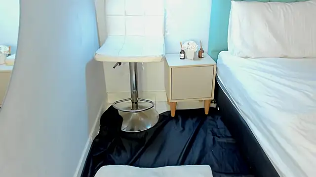 Khenta Michells online show from 03.07.25