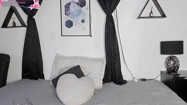 Khenta Michells online show from 03.12.26