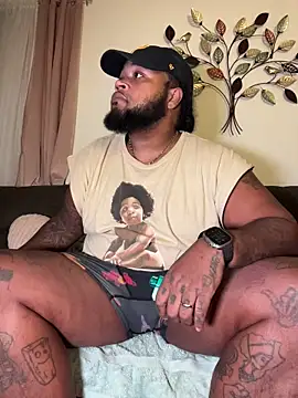 Snapshot of Pap1_Champo chatting on 11.12.25 Pap1 Champo online show from 11.12.25