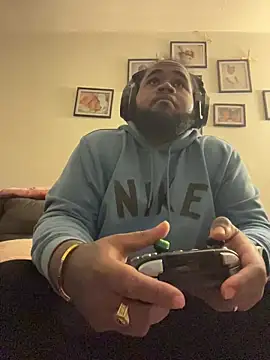 Snapshot of Pap1_Champo chatting on 11.14.25 Pap1 Champo online show from 11.14.25