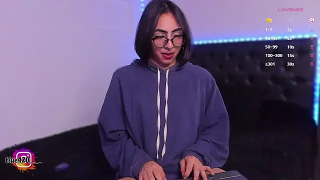 Skyler  blue4 online show from 03.02.25