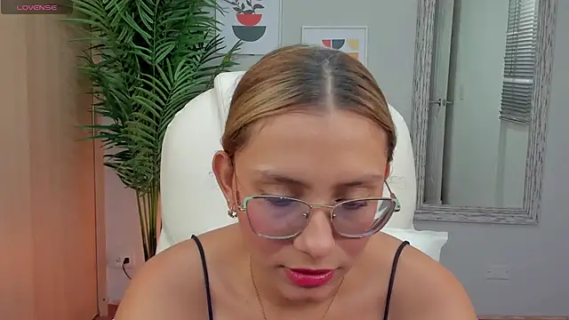 Mia Sanchez01 online show from 12.30.24