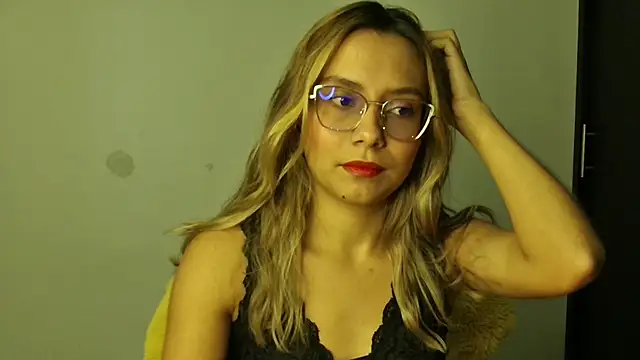 Mia Sanchez01 online show from 01.28.25