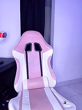 Snapshot of gwen_ashly chatting on 10.22.25 gwen ashly online show from 10.22.25