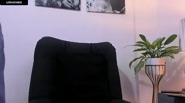 CruzVega online show from 01.08.25