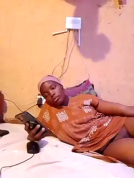 QUEEN-NAIMA online show from 11.02.25