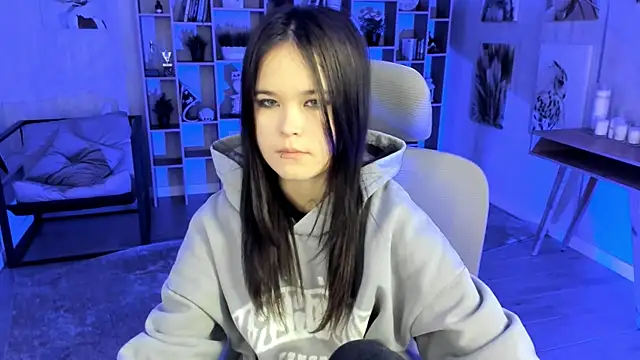 Elainebeness online show from 10.21.25