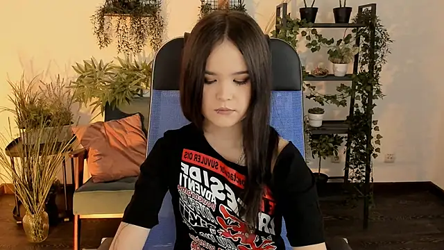 Elainebeness online show from 12.16.25