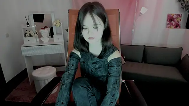 Elainebeness online show from 04.15.26